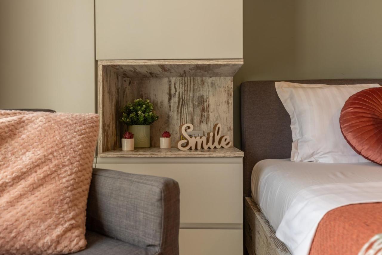 בוקרשט Modern 1Br Apt In The Old Town: The Perfect Choice מראה חיצוני תמונה