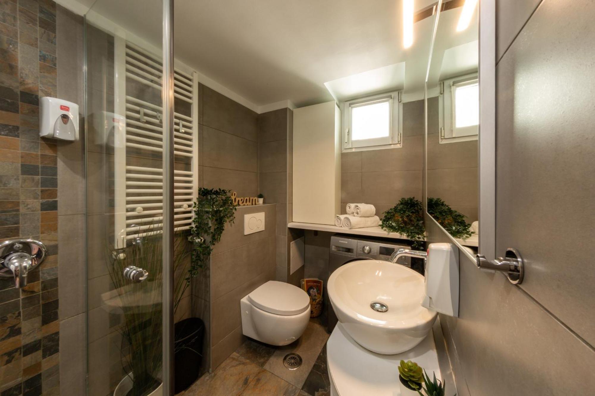 בוקרשט Modern 1Br Apt In The Old Town: The Perfect Choice מראה חיצוני תמונה