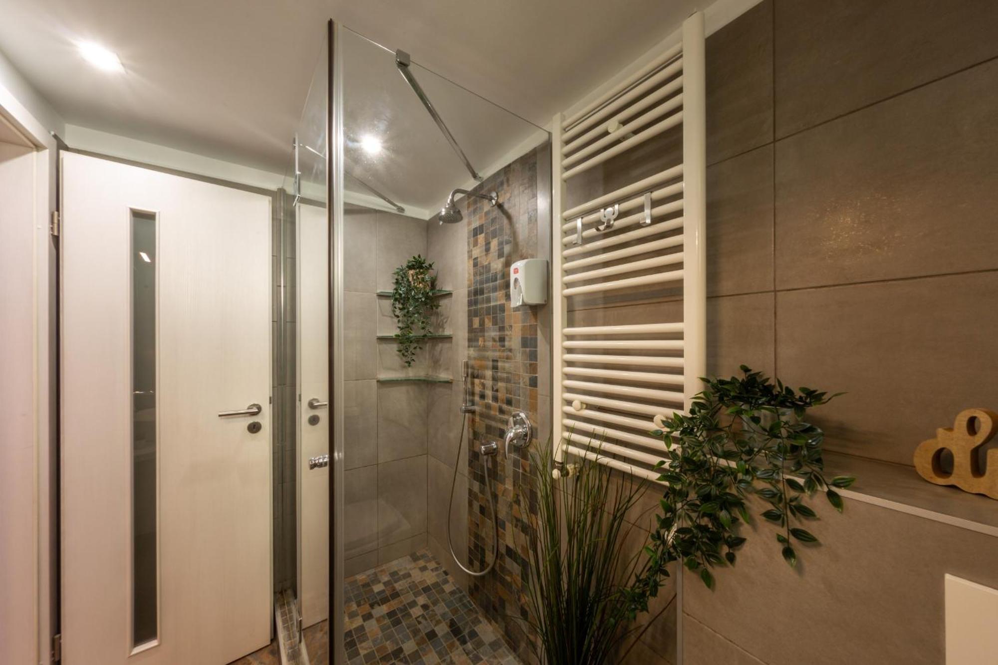 בוקרשט Modern 1Br Apt In The Old Town: The Perfect Choice מראה חיצוני תמונה