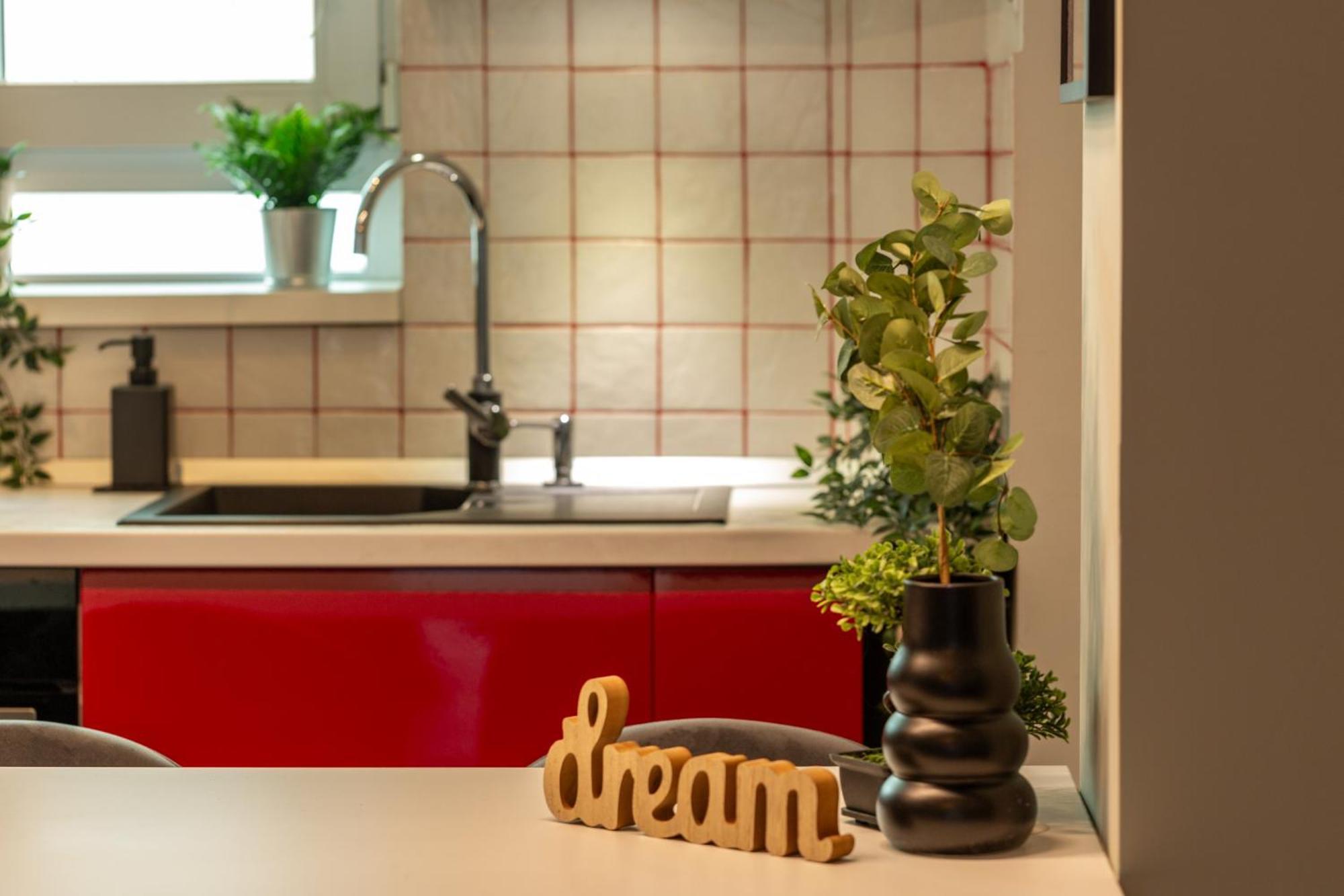 בוקרשט Modern 1Br Apt In The Old Town: The Perfect Choice מראה חיצוני תמונה